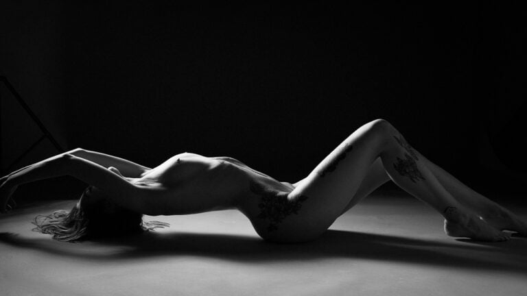 Künstlerisches Aktfoto kreative Aufnahme München