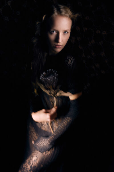 Kreatives Mode Shooting Model im Fotostudio