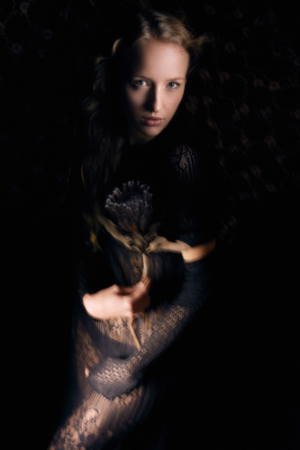 Kreatives Mode Shooting Model im Fotostudio