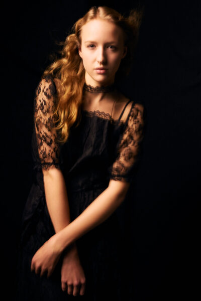 Kreatives Mode Shooting Model im Fotostudio