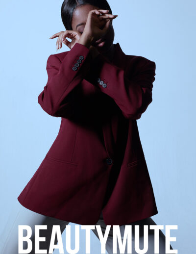 Kreative Modefotografie Frau im Studio Shooting