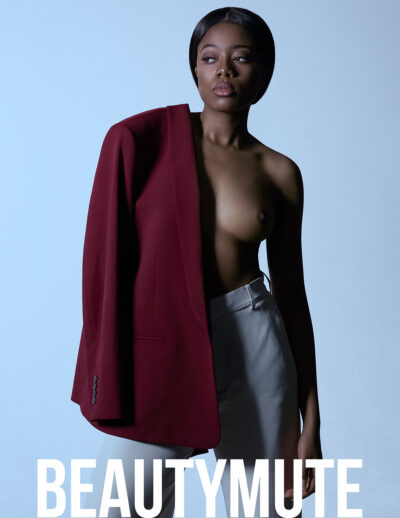 Kreatives Fashion Shooting Frau im Studio München