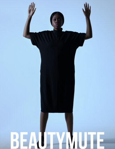 Kreatives Fashion Shooting Frau im Studio München