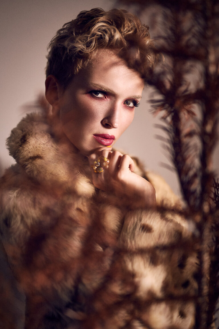 Künstlerisches Fashion Editorial Shooting kreativ