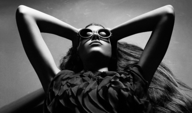 Künstlerisches Fashion Editorial Shooting kreativ
