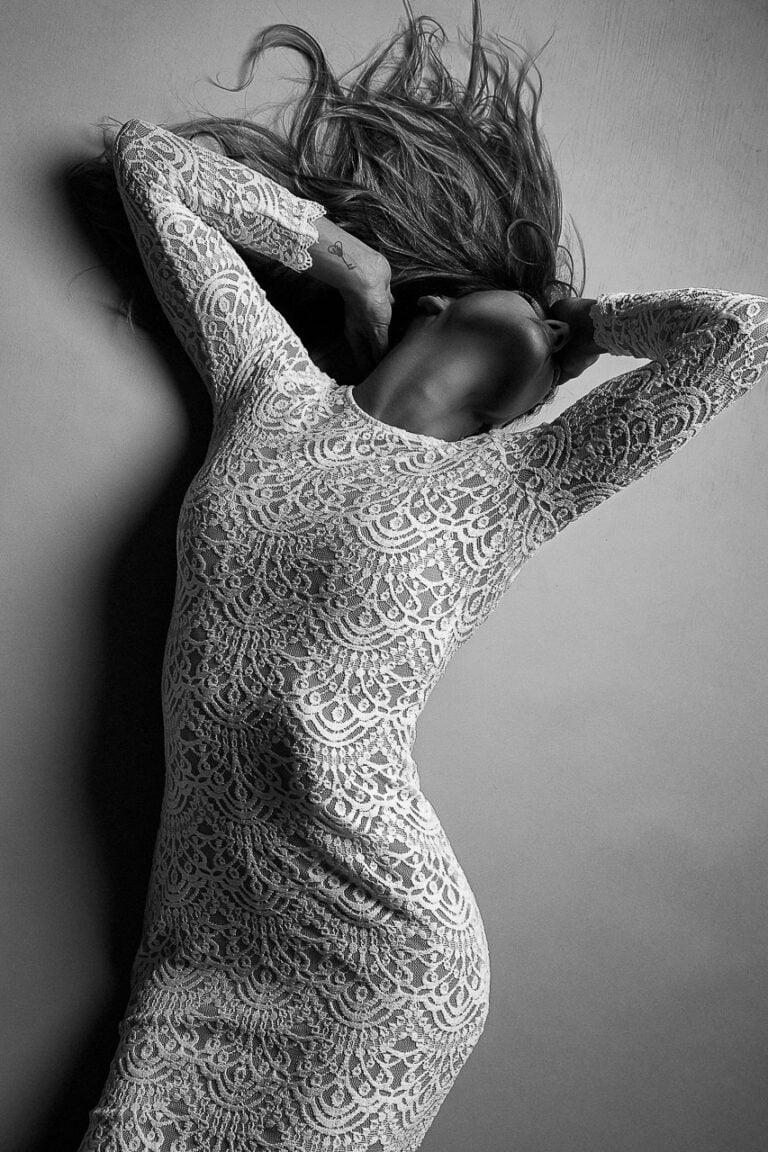 Kreatives Mode Shooting Model im Fotostudio