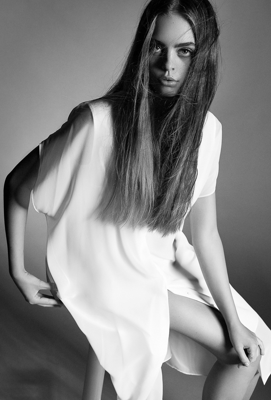 Sedcard- und Künstlerportrait mit ruhigem, klaren Ausdruck in München.