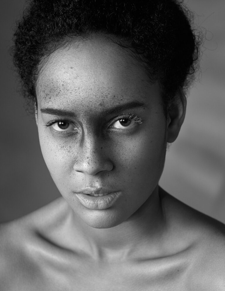 Kreatives Beauty Editorial Shooting Model Studio München