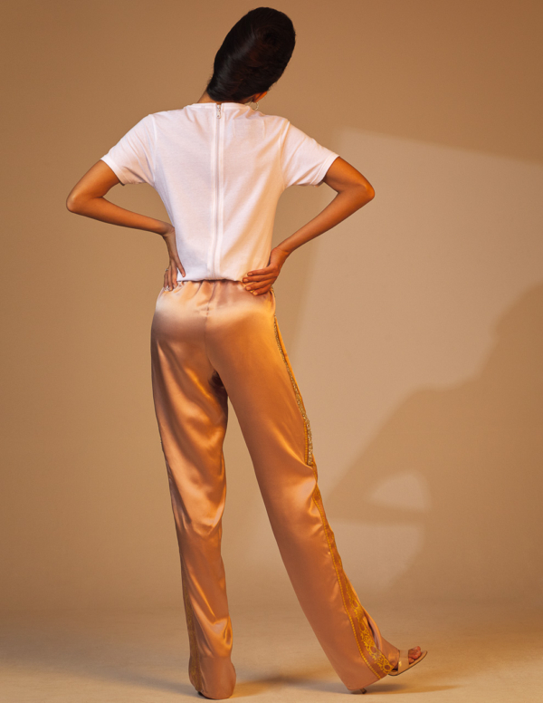 Kreatives Mode Shooting Model im Fotostudio