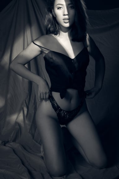 Künstlerisches Lingerie Foto kreative Studioaufnahme