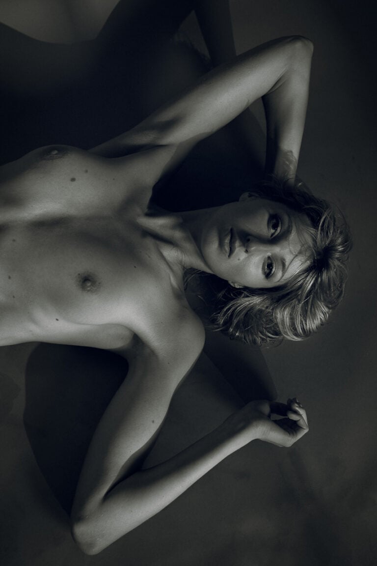 Künstlerisches Nude Shooting mit kreativem Licht München