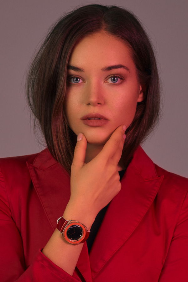 Kreative Modefotografie Frau im Studio Shooting