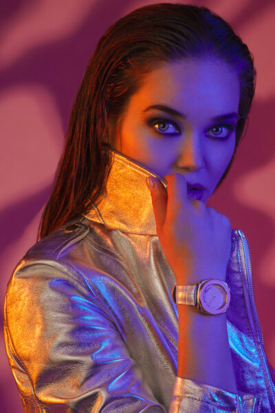 Kreative Modefotografie Frau im Studio Shooting