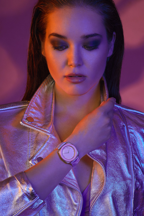 Kreatives Mode Shooting Model im Fotostudio