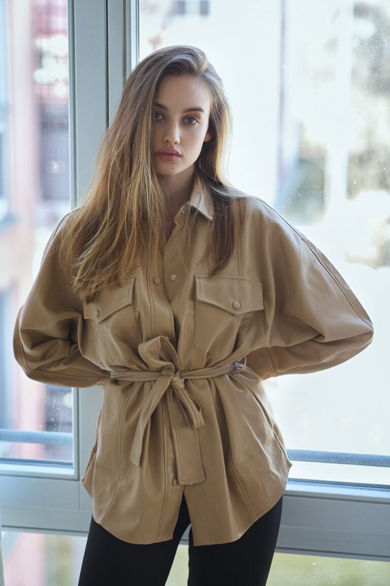 Kreatives Model Portrait Studio Shooting