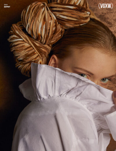 Kreatives Fashion Shooting Frau im Studio München