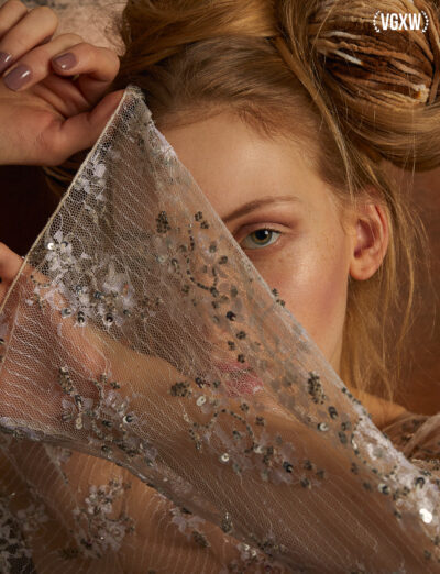 Kreatives Fashion Shooting Frau im Studio München