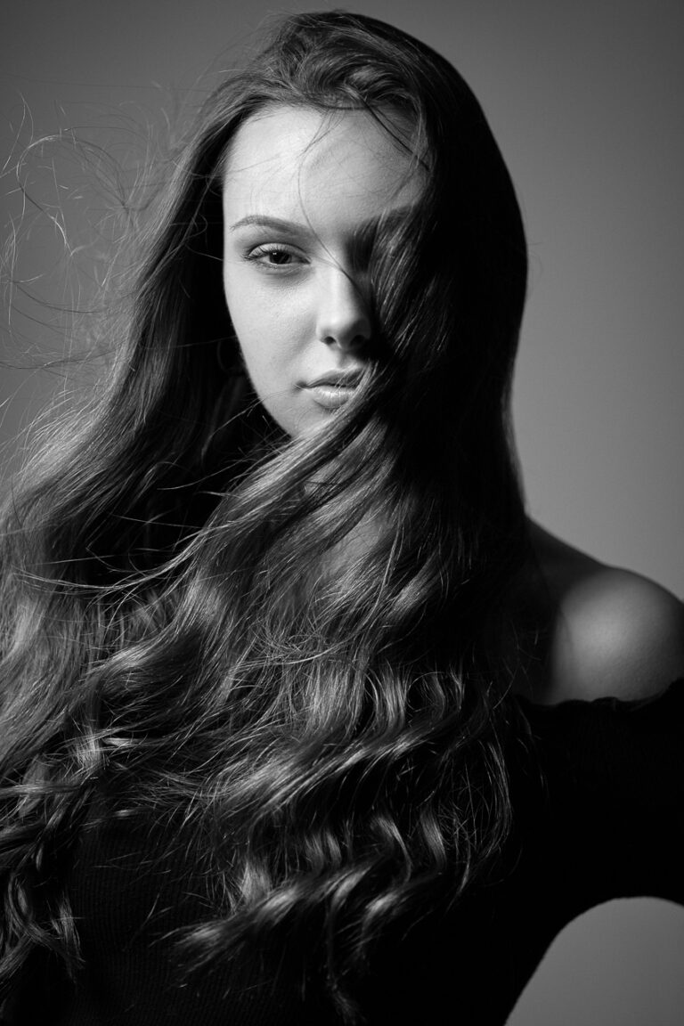 Künstlerisches Modelportrait professionelle Fotografie