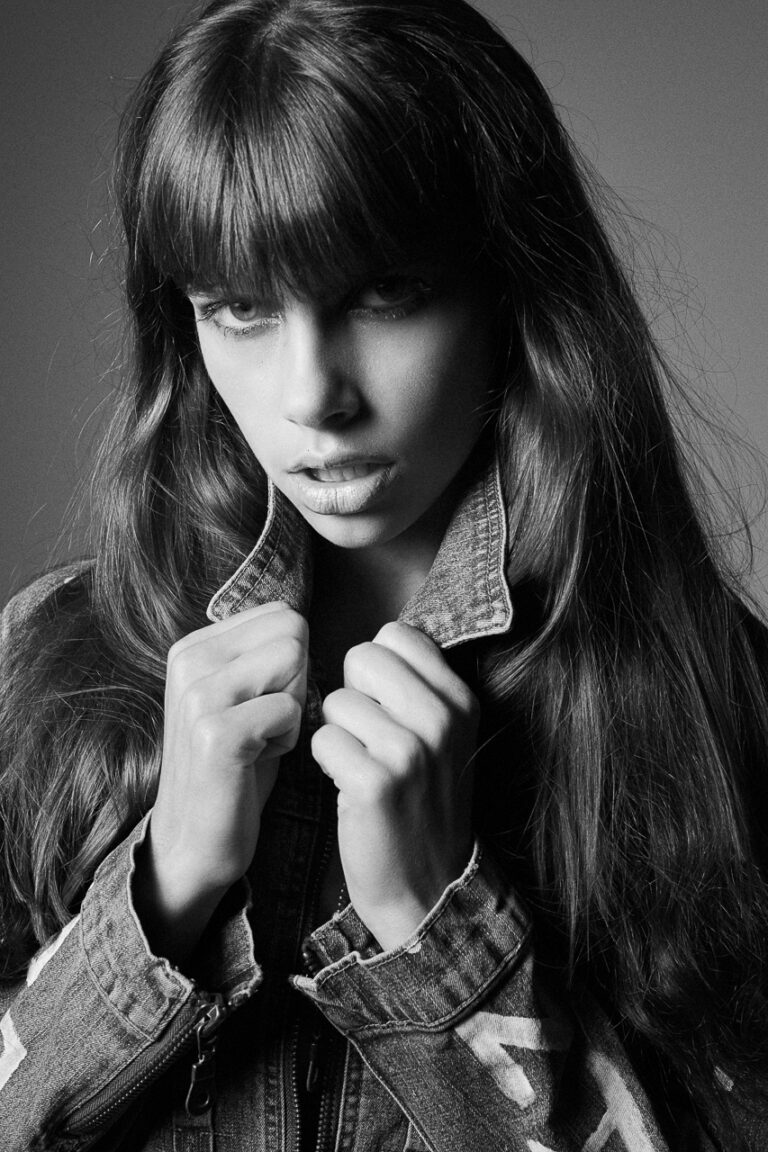 Künstlerisches Modelportrait professionelle Fotografie