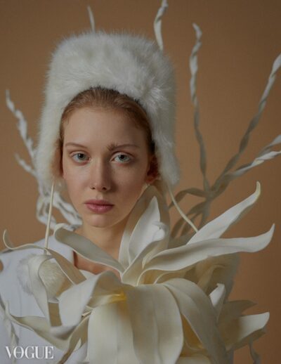 Kreatives Fashion Shooting Frau im Studio München