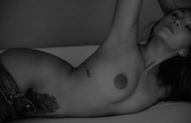 Künstlerisches Aktfoto kreative Lichtgestaltung München