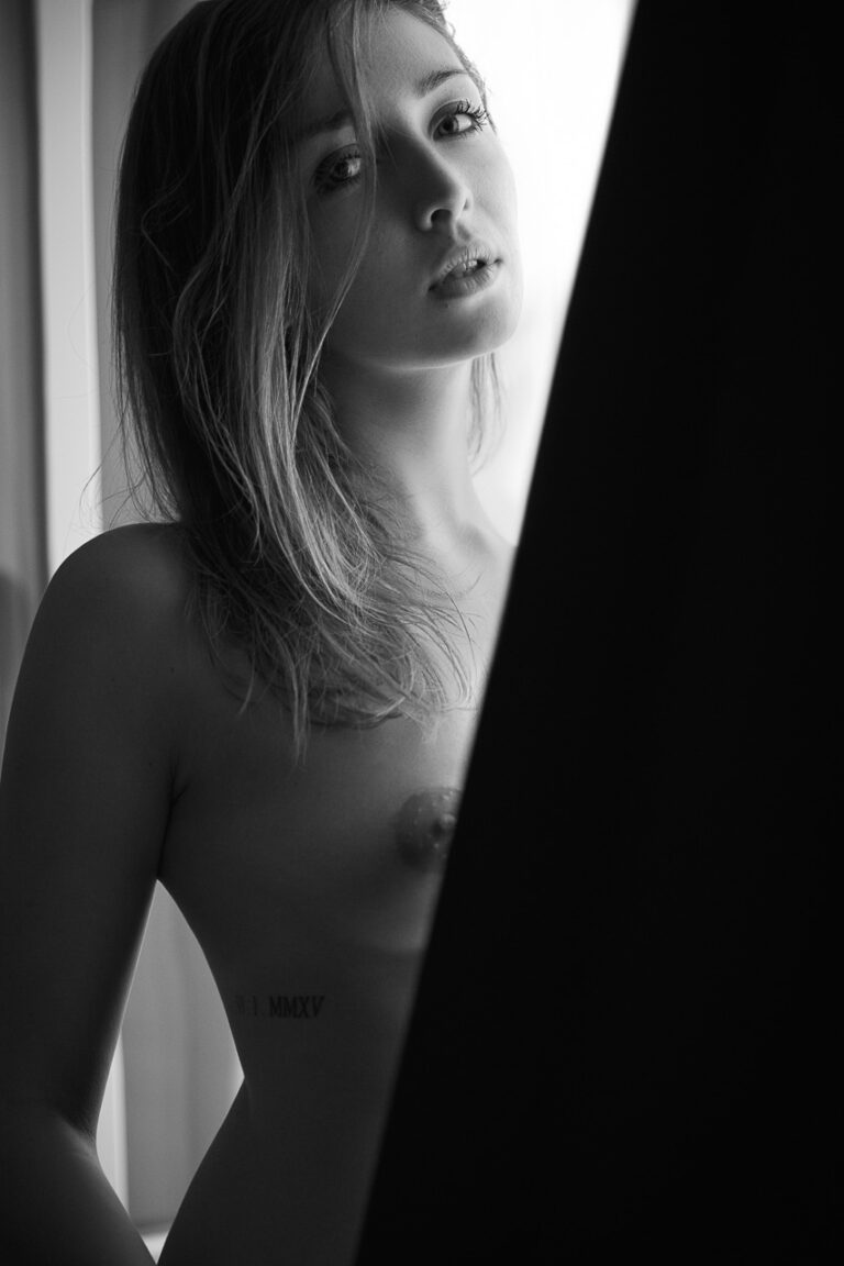 Künstlerisches Aktfoto kreative Lichtgestaltung München