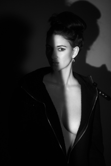 Künstlerisches Aktfoto kreative Lichtgestaltung München