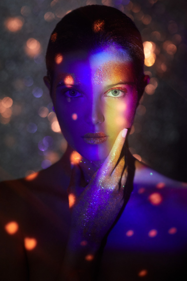 Kreatives Beauty Editorial Portrait Studioaufnahme