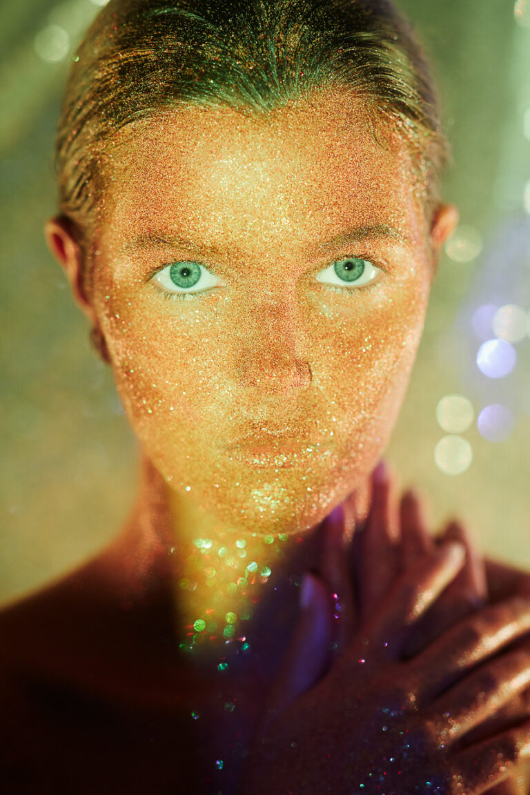 Kreatives Beauty Editorial Portrait Studioaufnahme