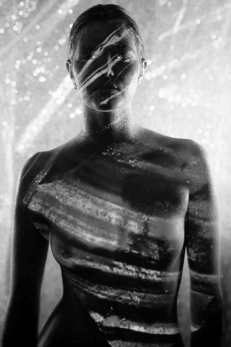 Kreatives Beauty Editorial Portrait Studioaufnahme