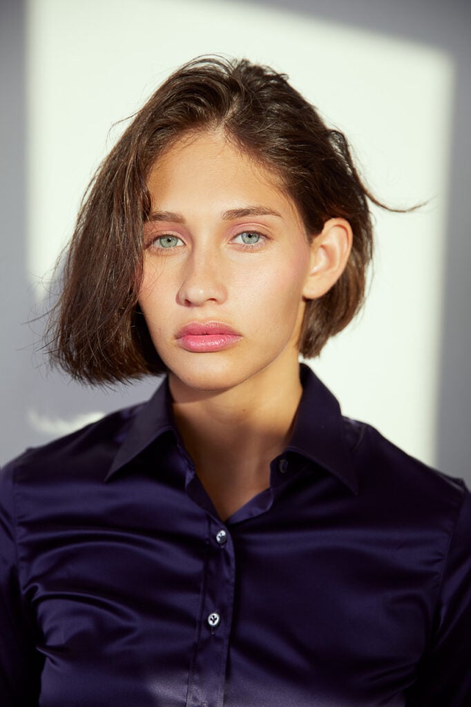 Klares Sedcard-Portrait im Studio von Francesco Rizzato in München.