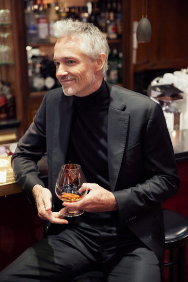 Portrait Mann Outdoor Location kreative Aufnahme