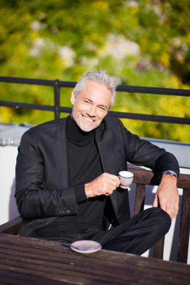 Portrait Mann Outdoor Location kreative Aufnahme