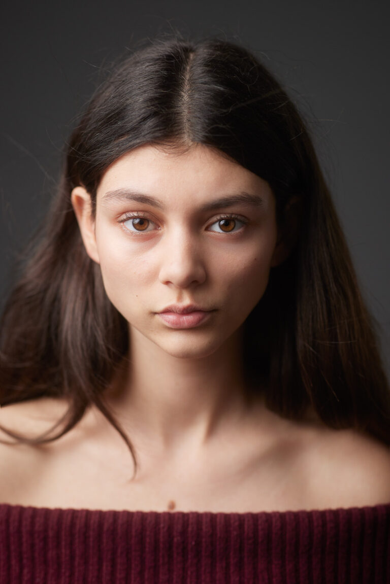 Kreatives Portrait Frau einzigartiger Look Studio oder Outdoor