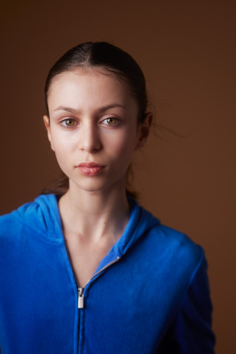 Kreatives Portrait Frau einzigartiger Look Studio oder Outdoor