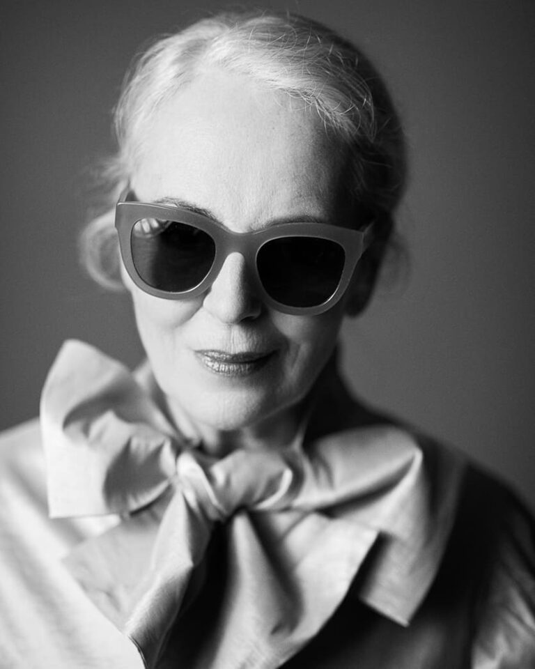 Frau Portrait Studio oder Outdoor, elegante Darstellung