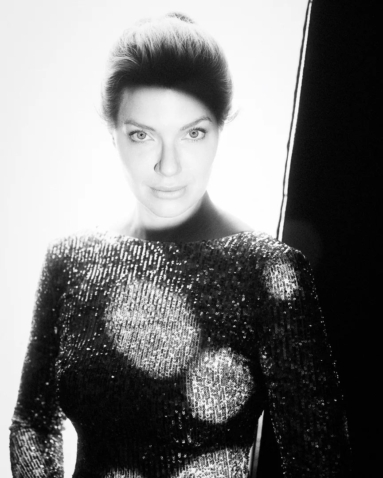 Frau Portrait Studio oder Outdoor, elegante Darstellung