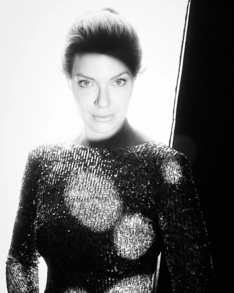 Frau Portrait Studio oder Outdoor, elegante Darstellung