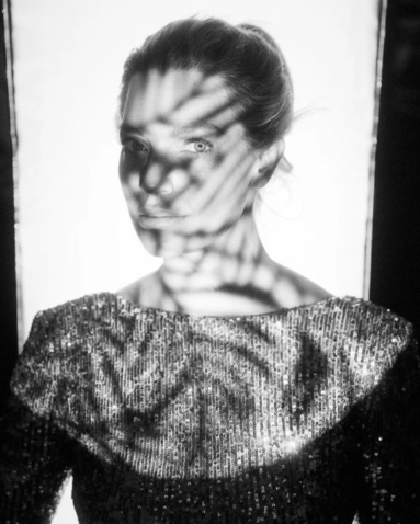 Frau Portrait Studio oder Outdoor, elegante Darstellung