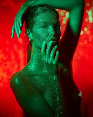 Kreatives Beauty Editorial Portrait Studioaufnahme