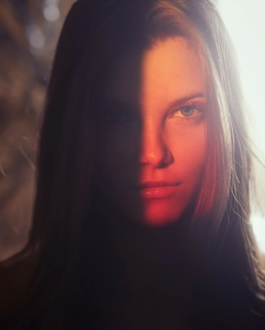 Kreatives Beauty Editorial Portrait Studioaufnahme