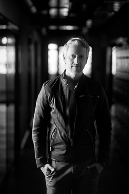 Business Portrait vor Ort in München. Schwarz Weiß