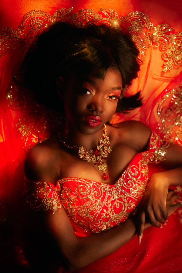 Kreatives Beauty Shoot Editorial Style Studioaufnahme