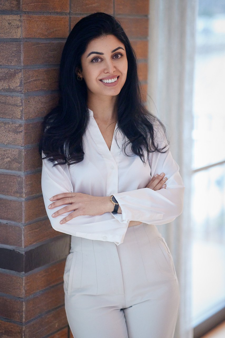 Modernes Business Portrait einer Frau on Location in München.