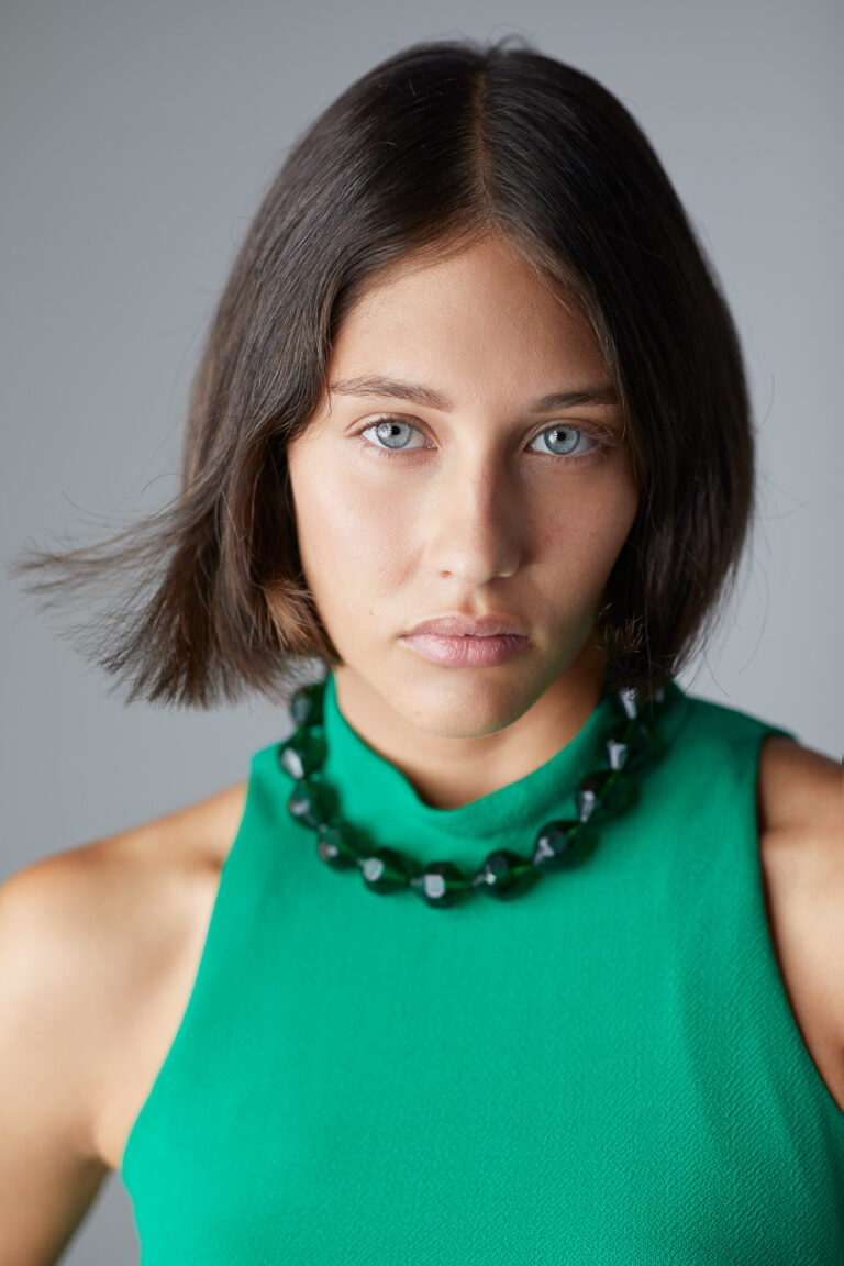 Natürliches Portrait von Sarah S. – Sedcard Shooting mit modernem Licht