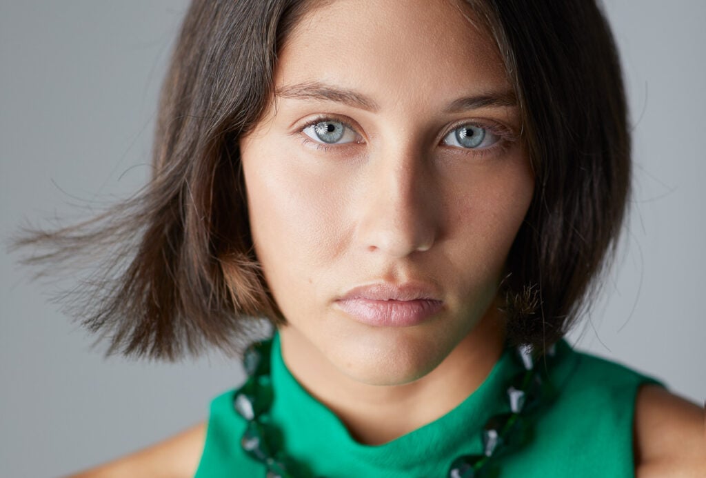 Natürliches Portrait von Sarah S. – Sedcard Shooting mit modernem Licht