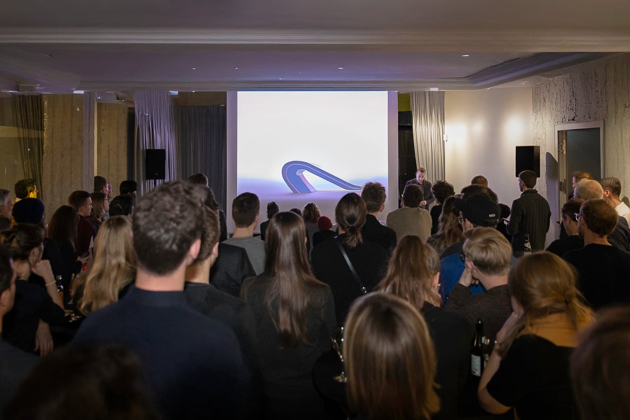 Eventfotografie München — Vortrag mit Publikum bei Abendveranstaltung.