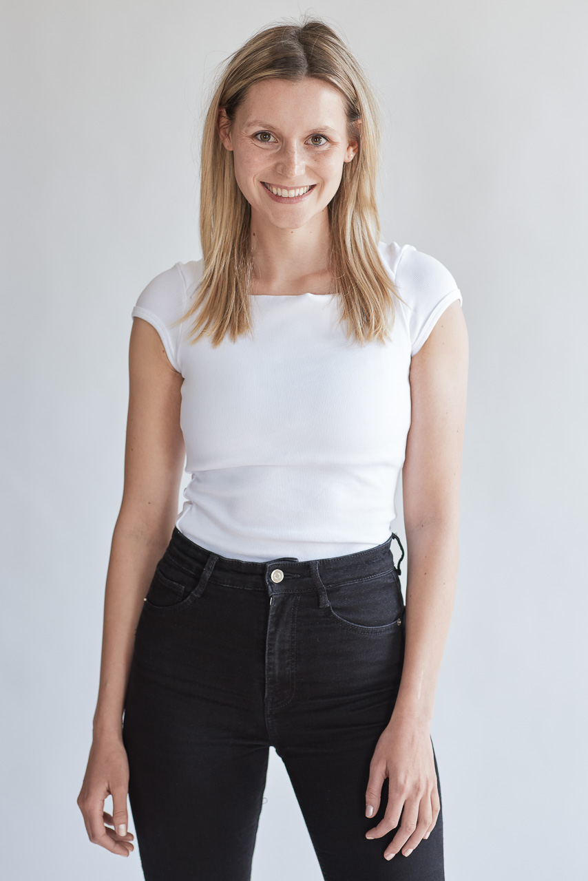 Model Polaroid von vorne, Jeans und Shirt, Studio München, Francesco Rizzato