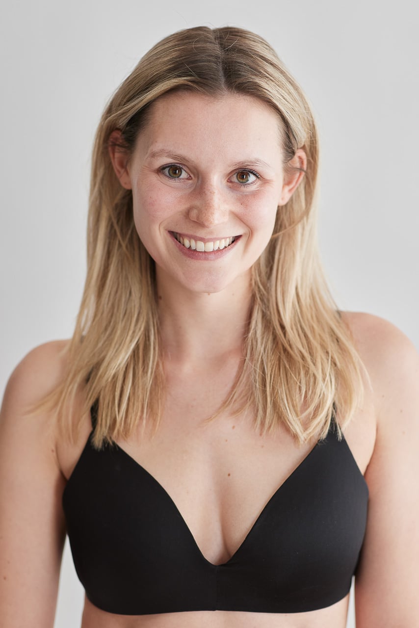 Model Polaroid, Portrait mit Lächeln, Studio München